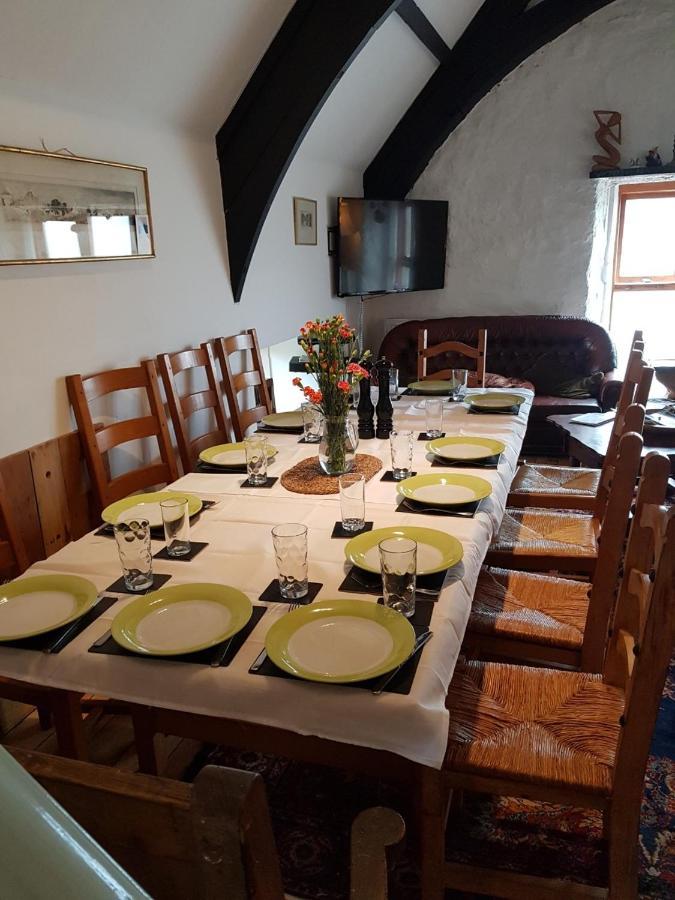 James John Hamilton House And Backpacker Hostel Fishguard Esterno foto