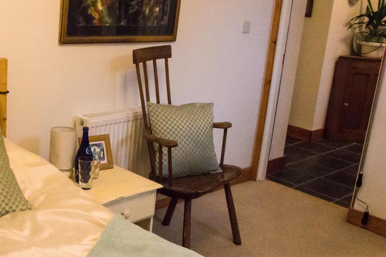 James John Hamilton House And Backpacker Hostel Fishguard Esterno foto