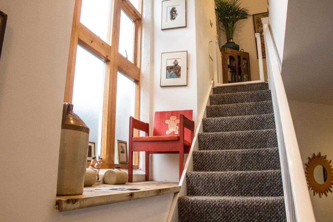 James John Hamilton House And Backpacker Hostel Fishguard Esterno foto