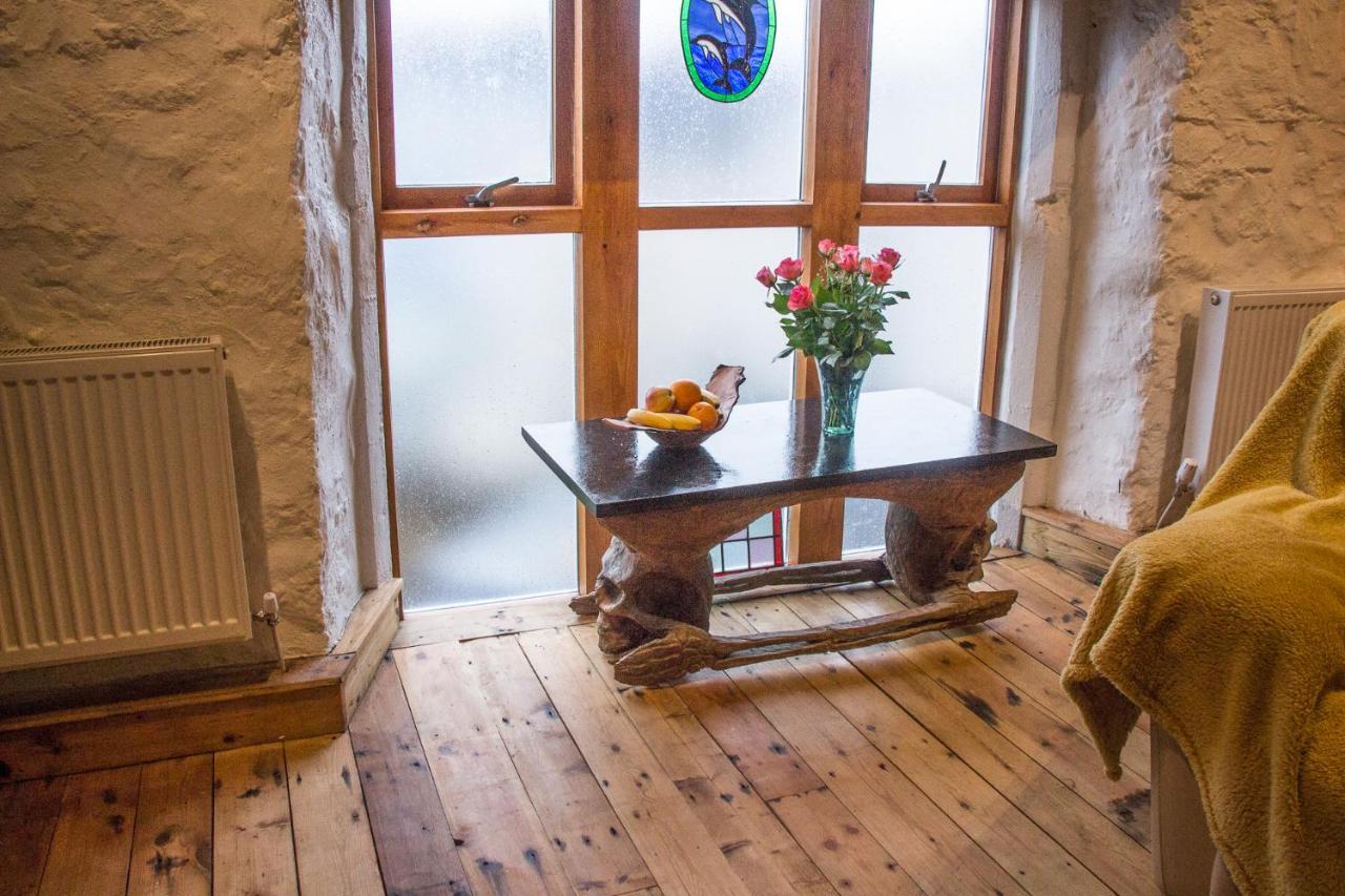 James John Hamilton House And Backpacker Hostel Fishguard Esterno foto