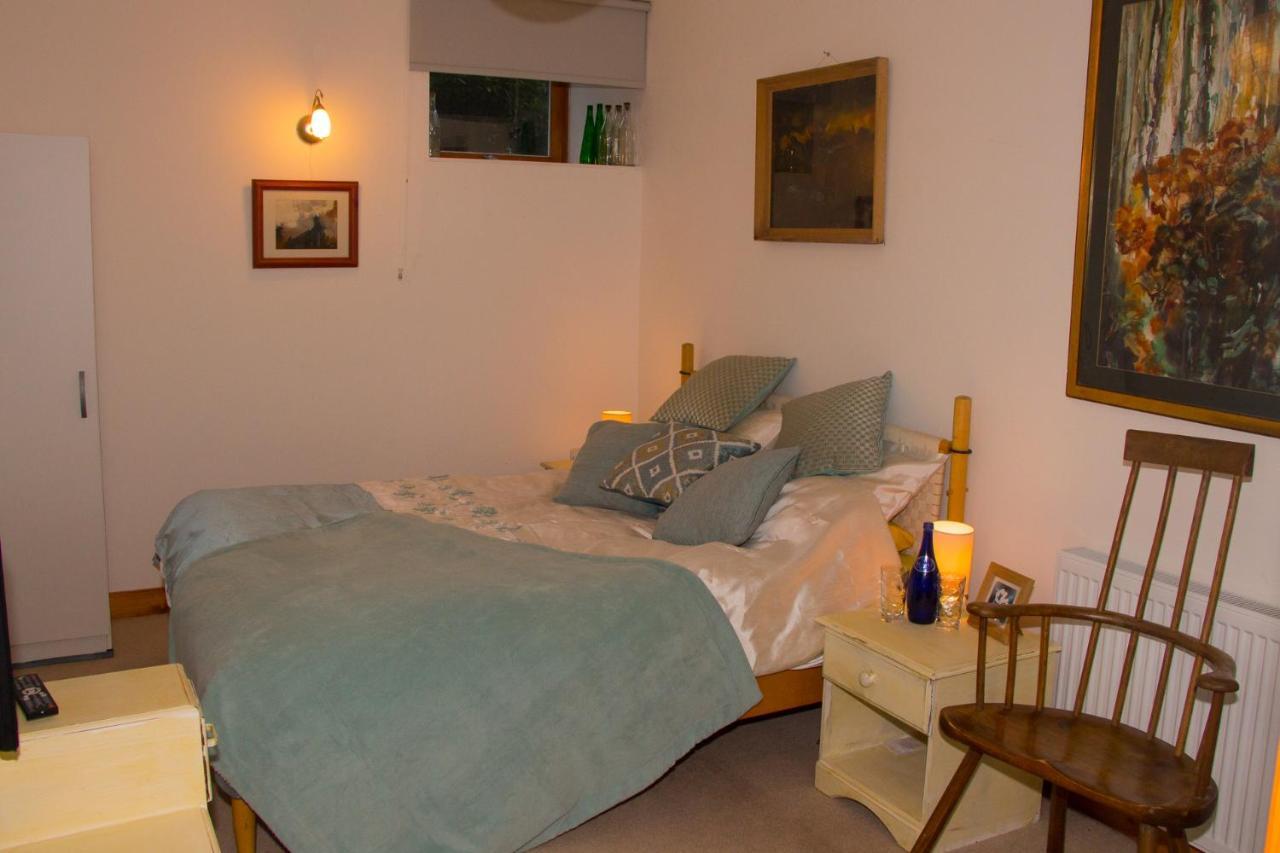 James John Hamilton House And Backpacker Hostel Fishguard Esterno foto