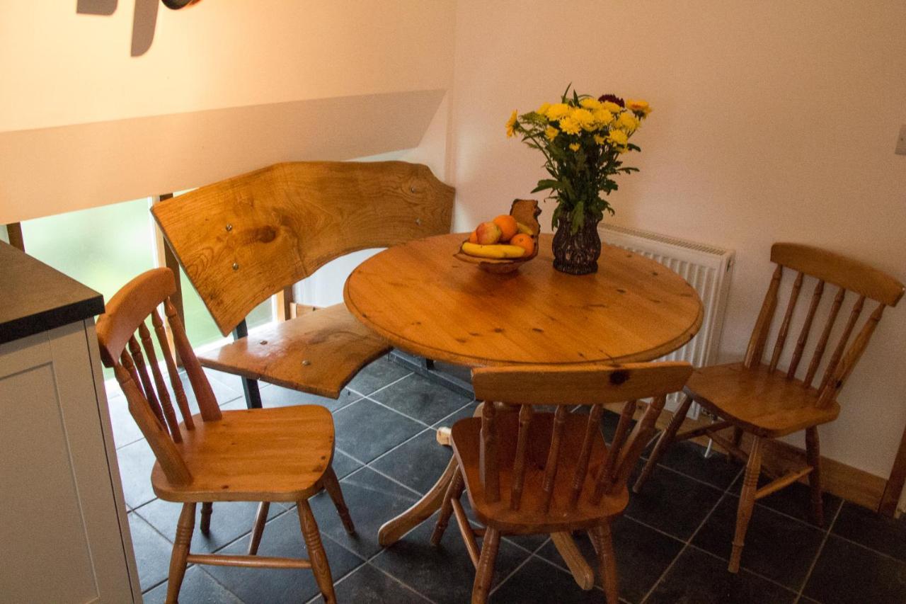 James John Hamilton House And Backpacker Hostel Fishguard Esterno foto