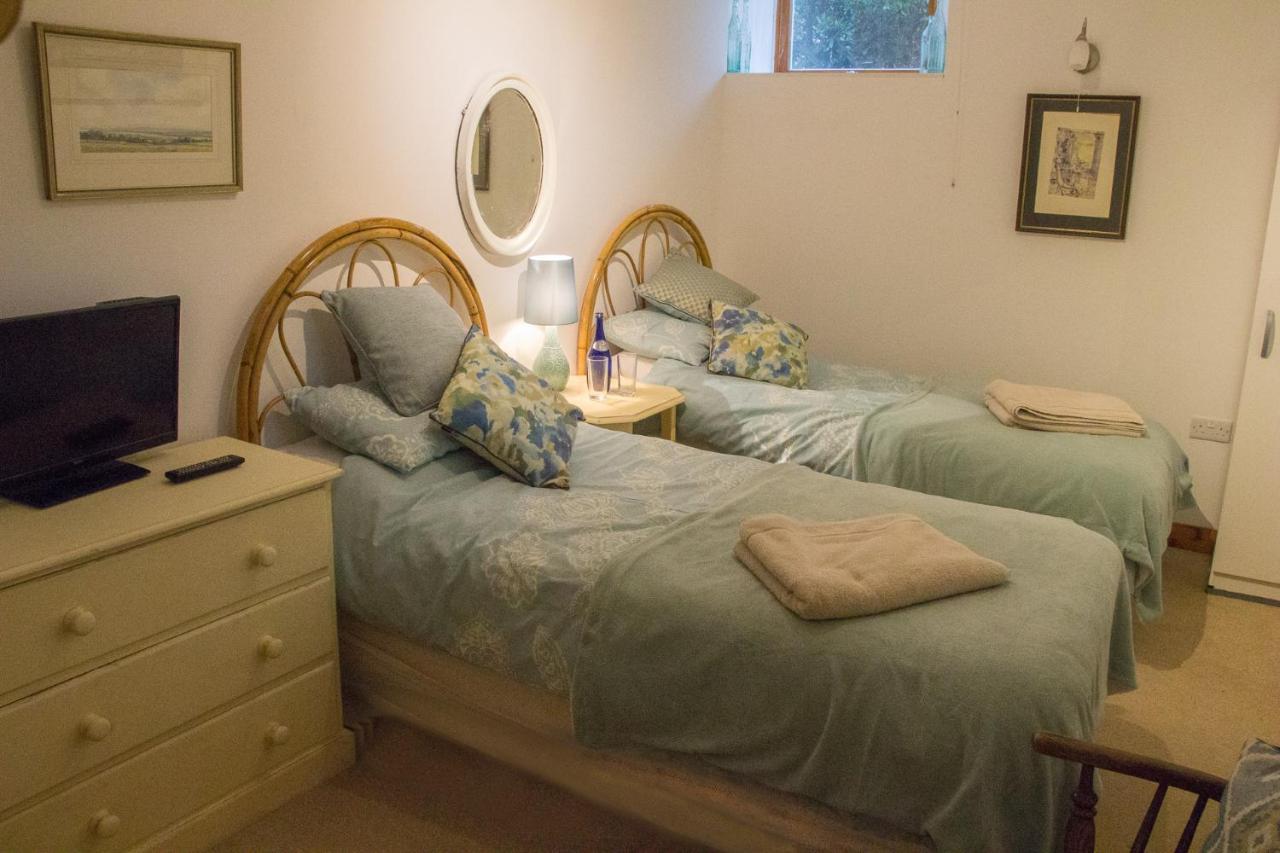James John Hamilton House And Backpacker Hostel Fishguard Esterno foto