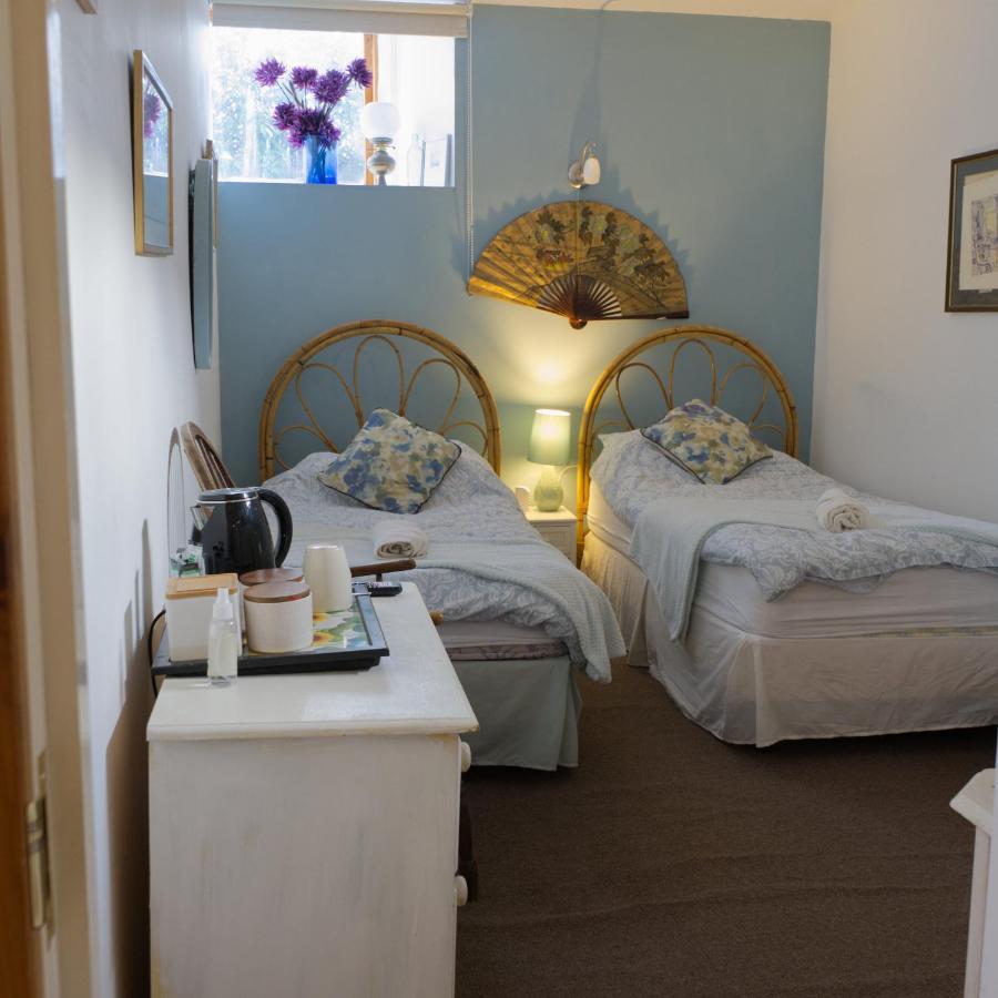 James John Hamilton House And Backpacker Hostel Fishguard Esterno foto