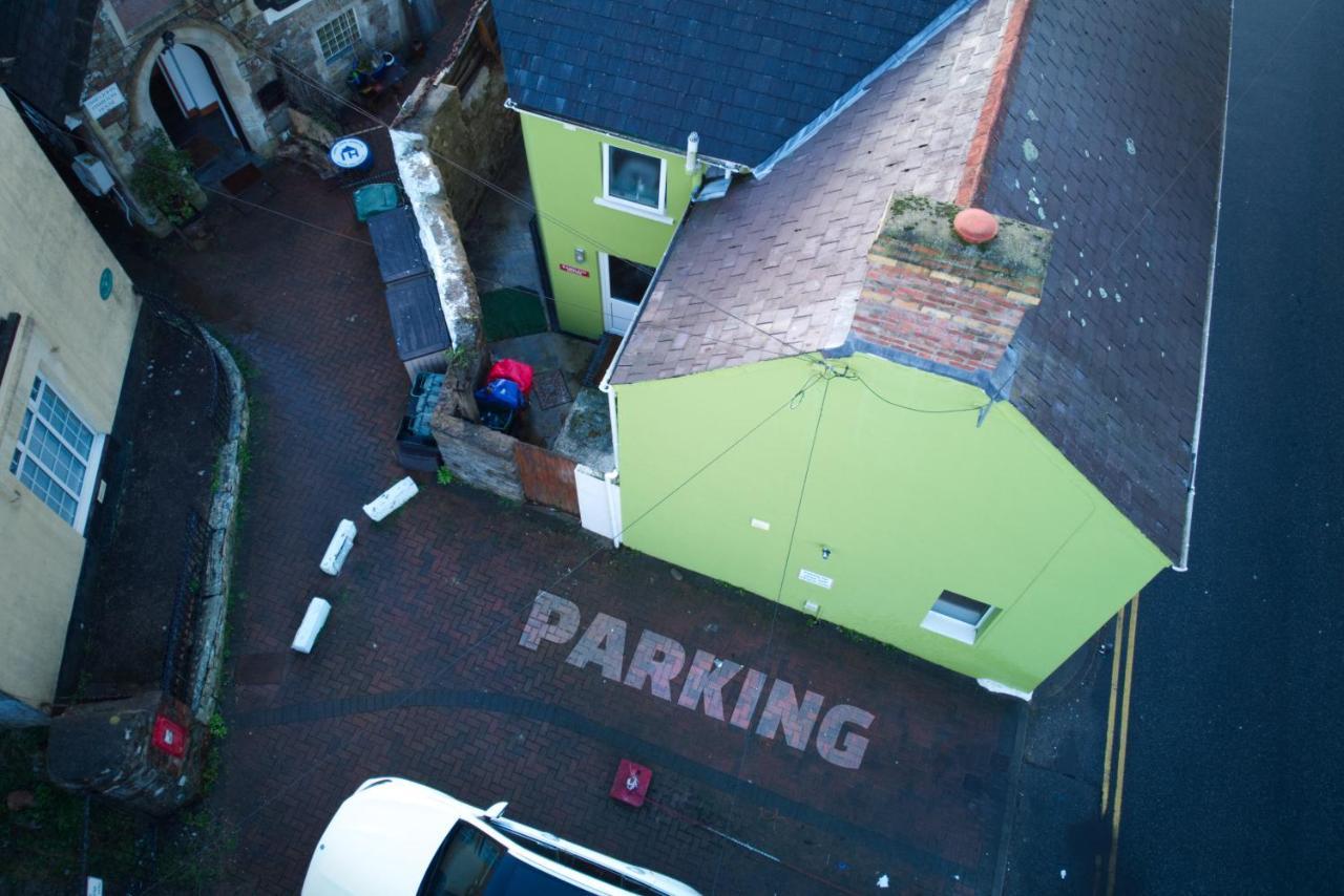 James John Hamilton House And Backpacker Hostel Fishguard Esterno foto
