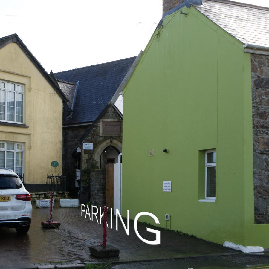 James John Hamilton House And Backpacker Hostel Fishguard Esterno foto
